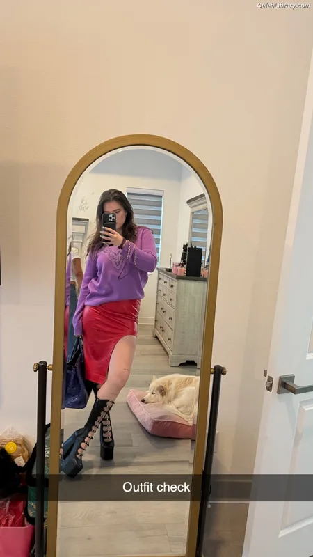 Bella Thorne photo 15 of 3680