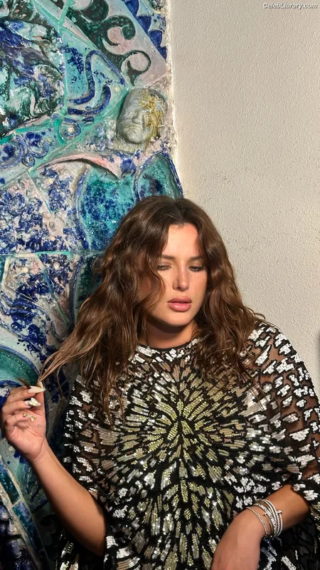 Bella Thorne photo 20 of 3680