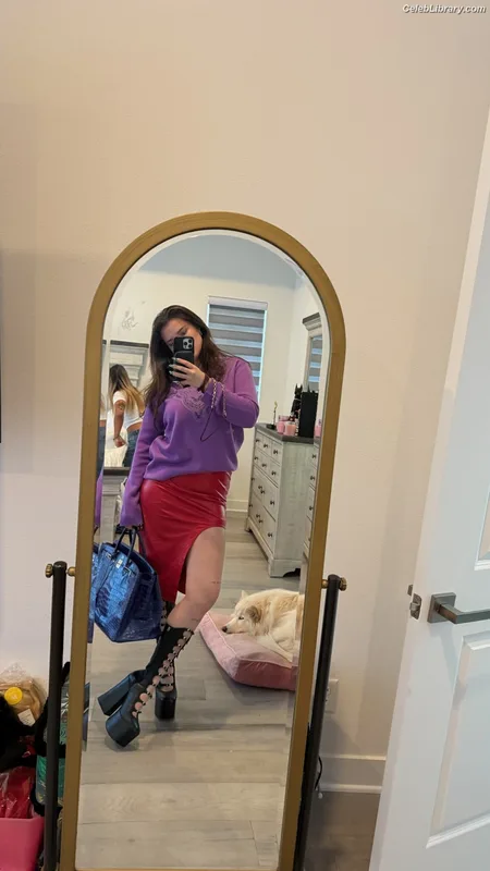 Bella Thorne photo 23 of 3680