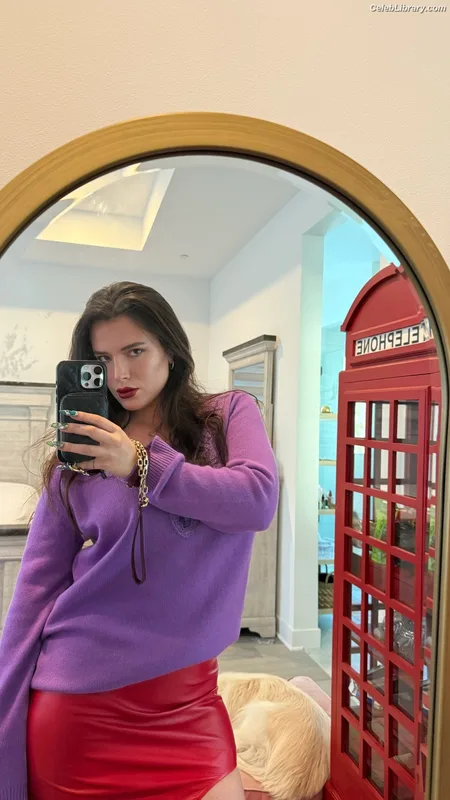 Bella Thorne photo 11 of 3680