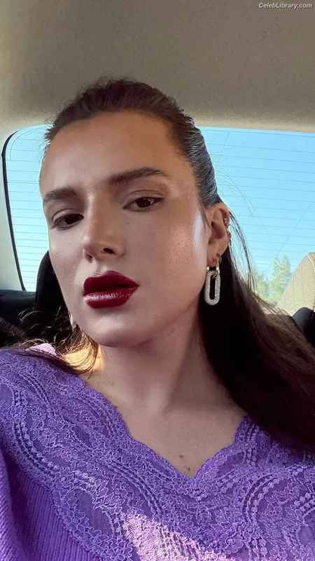 Bella Thorne photo 8 of 3680