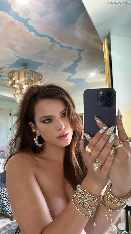 Bella Thorne photo 14 of 3680