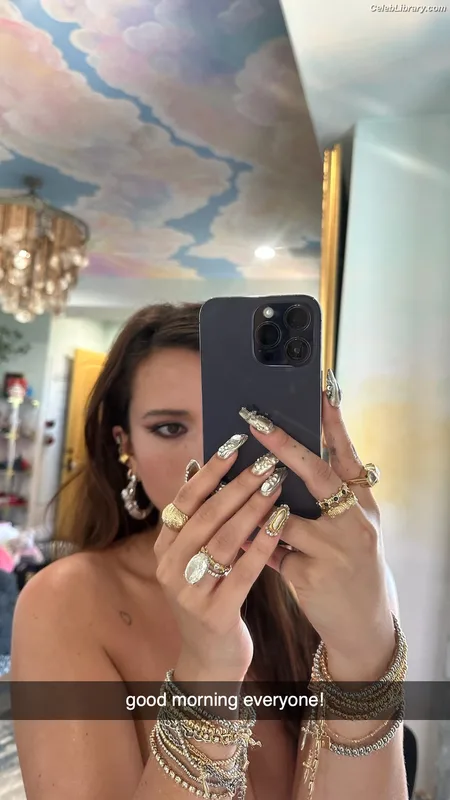 Bella Thorne photo 15 of 3680