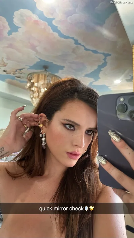 Bella Thorne photo 4 of 3680