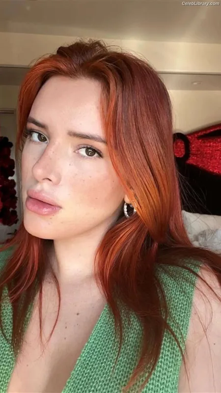Bella Thorne photo 15 of 3680