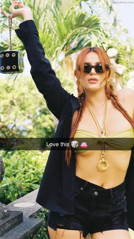 Bella Thorne photo 21 of 3680