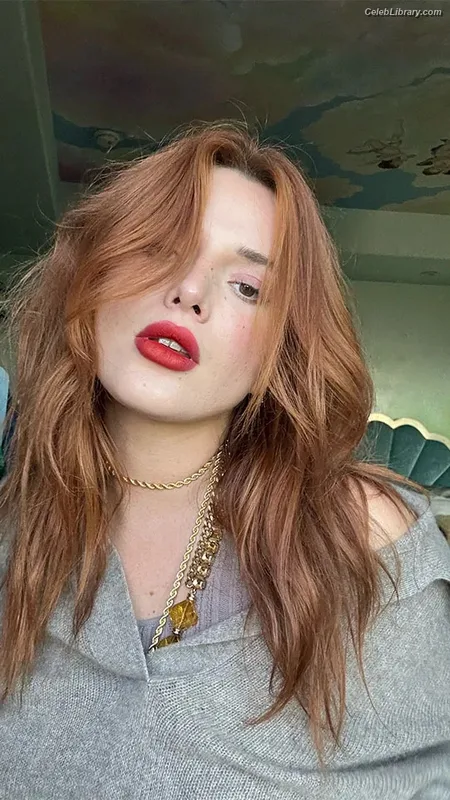 Bella Thorne photo 11 of 3680