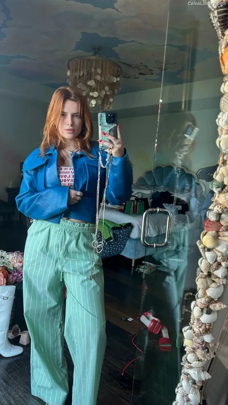 Bella Thorne photo 12 of 3680
