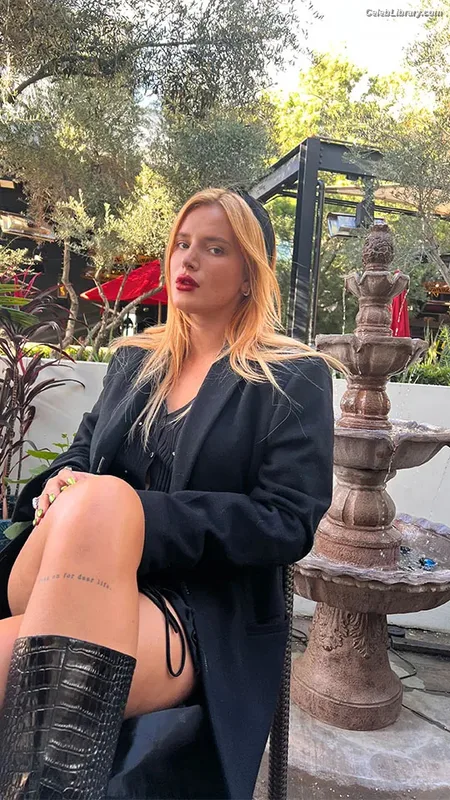 Bella Thorne photo 18 of 3680