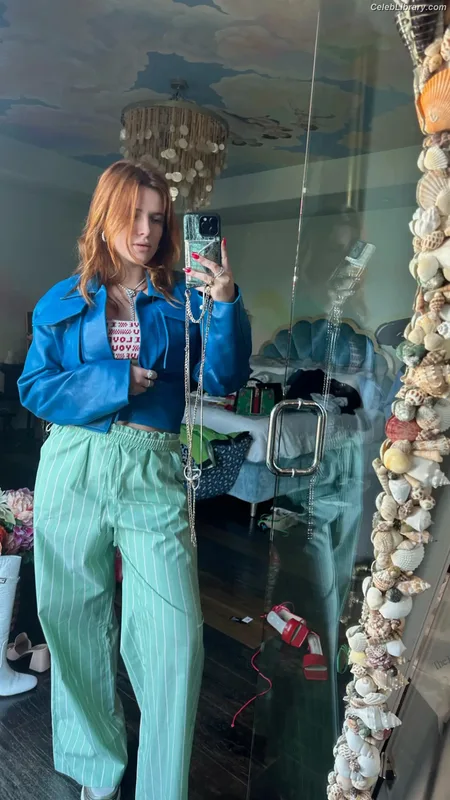 Bella Thorne photo 22 of 3680