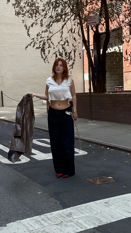 Bella Thorne photo 23 of 3680