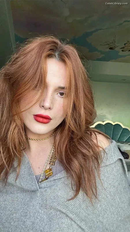 Bella Thorne photo 9 of 3680