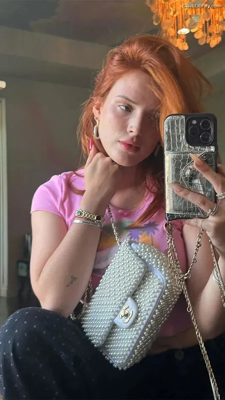 Bella Thorne photo 10 of 3680