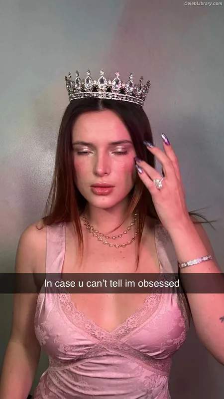 Bella Thorne photo 11 of 3680