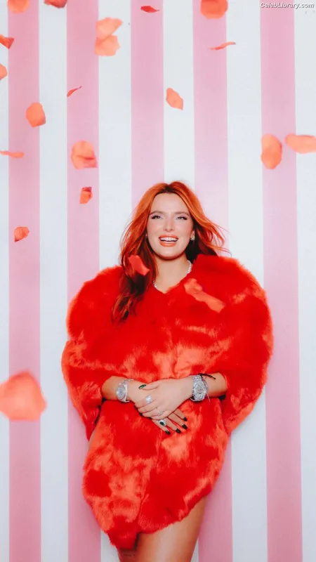 Bella Thorne photo 12 of 3680