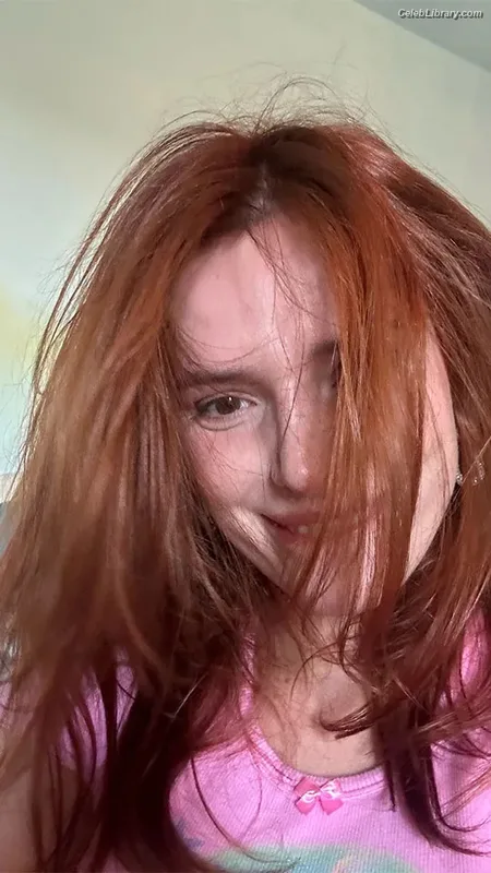Bella Thorne photo 13 of 3680
