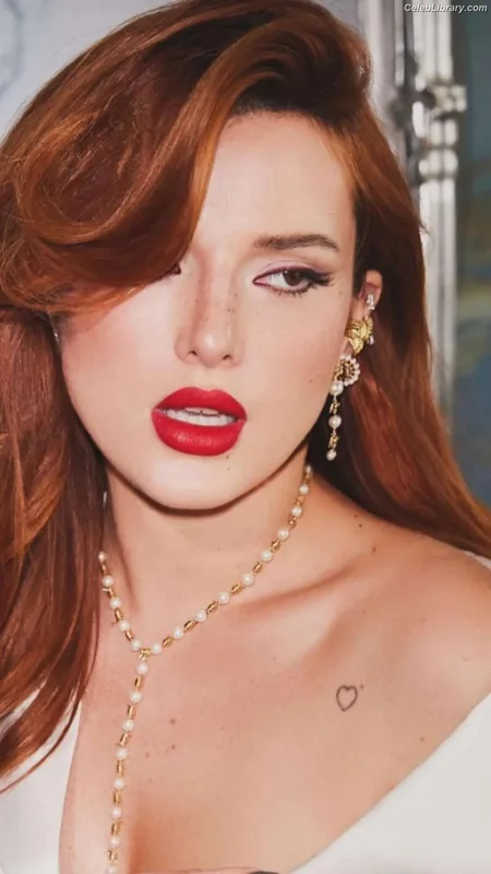 Bella Thorne photo 17 of 3680