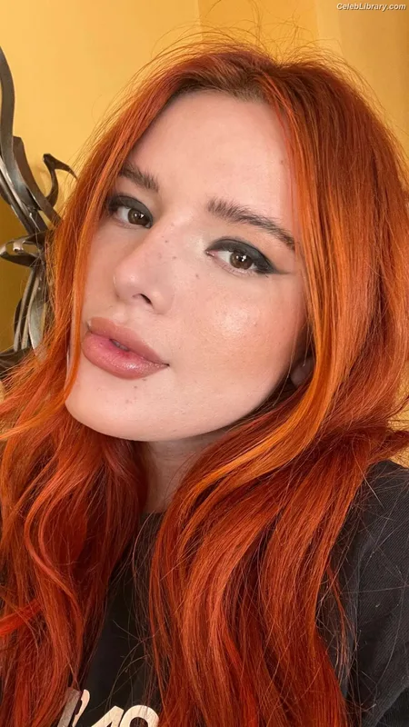 Bella Thorne photo 19 of 3680