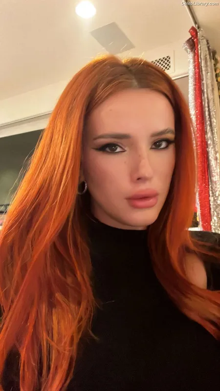 Bella Thorne photo 4 of 3680