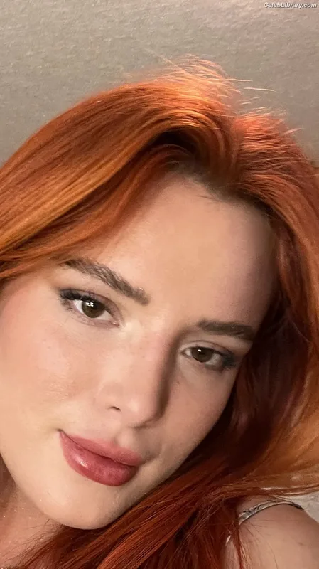 Bella Thorne photo 5 of 3680