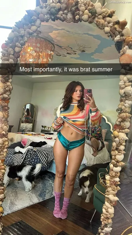 Bella Thorne photo 10 of 3680