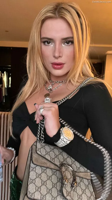 Bella Thorne photo 24 of 3680