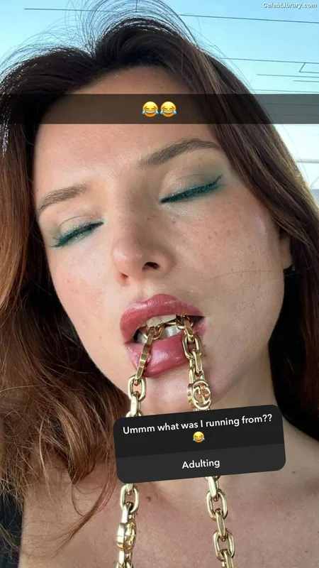 Bella Thorne photo 1 of 3680