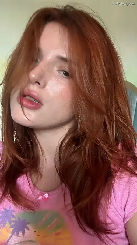 Bella Thorne photo 4 of 3680