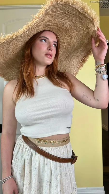 Bella Thorne photo 5 of 3680