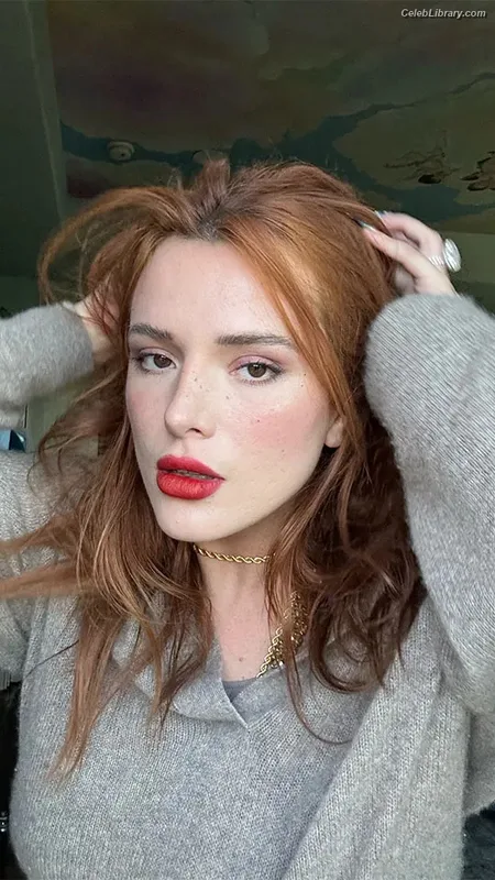 Bella Thorne photo 8 of 3680