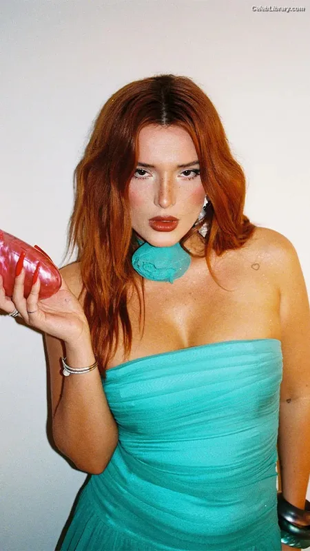 Bella Thorne photo 12 of 3680