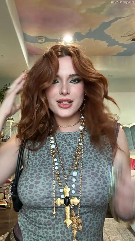 Bella Thorne photo 15 of 3680