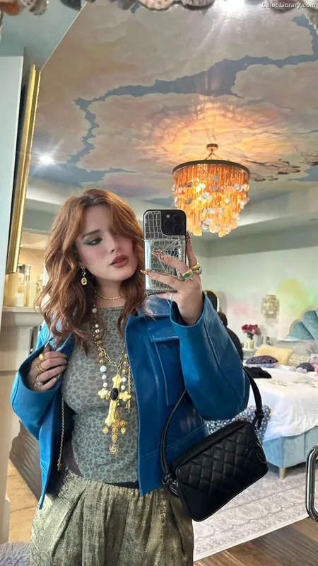 Bella Thorne photo 20 of 3680