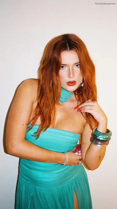 Bella Thorne photo 23 of 3680