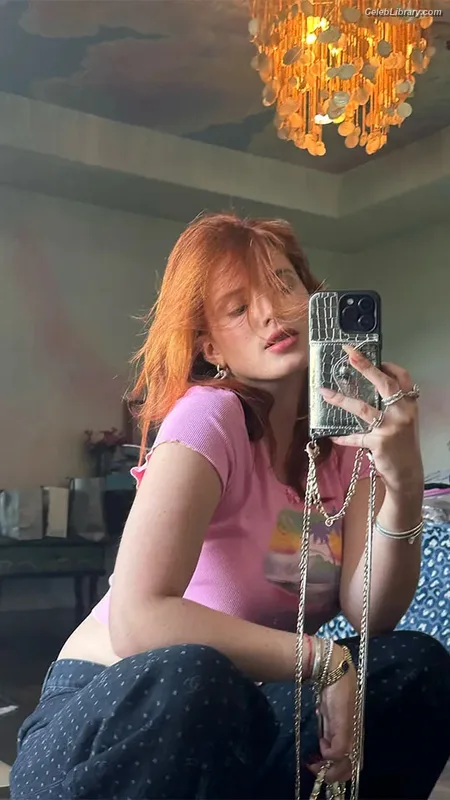 Bella Thorne photo 8 of 3680