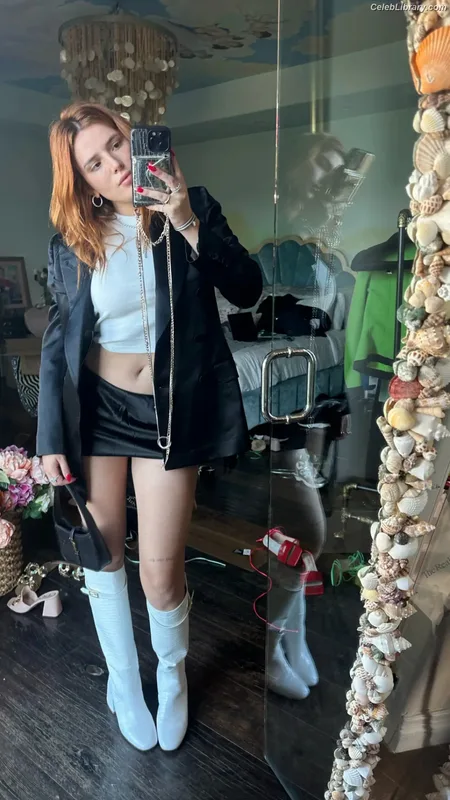 Bella Thorne photo 14 of 3680