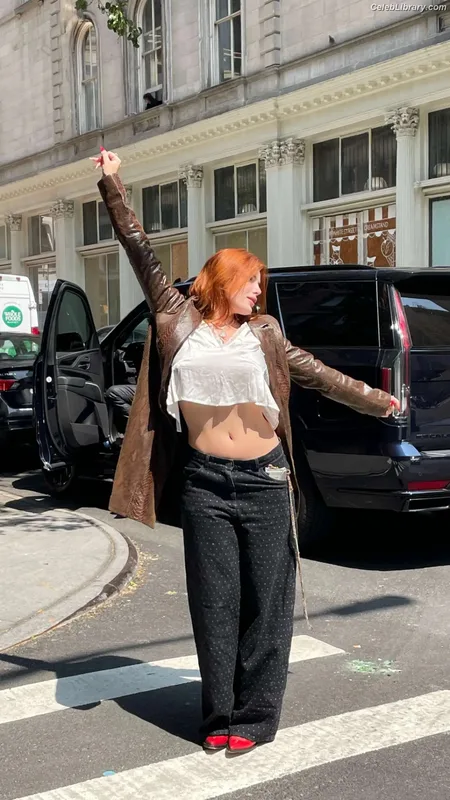 Bella Thorne photo 15 of 3680