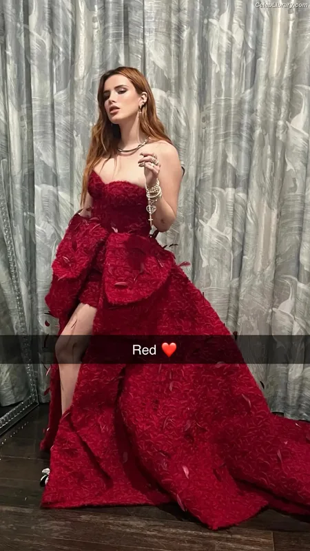Bella Thorne photo 18 of 3680