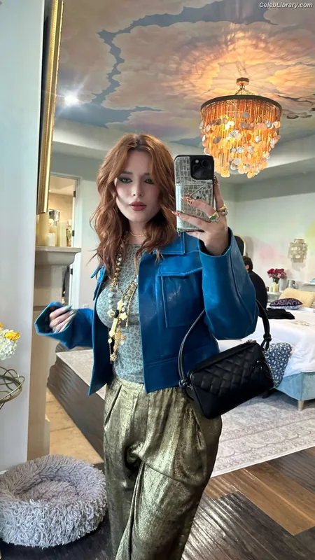 Bella Thorne photo 21 of 3680