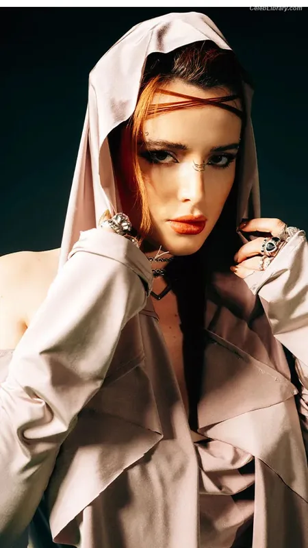 Bella Thorne photo 23 of 3680