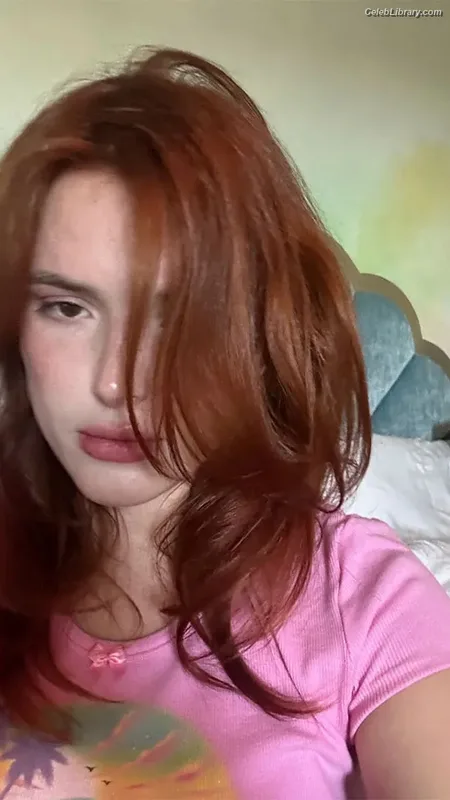 Bella Thorne photo 1 of 3680