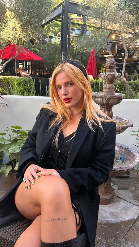 Bella Thorne photo 10 of 3680