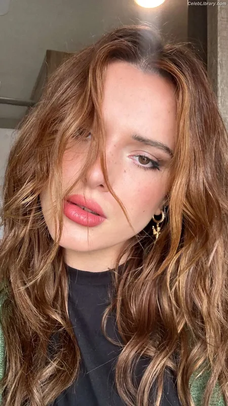 Bella Thorne photo 12 of 3680
