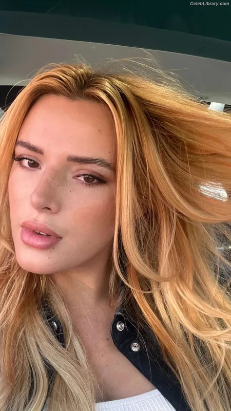 Bella Thorne photo 14 of 3680