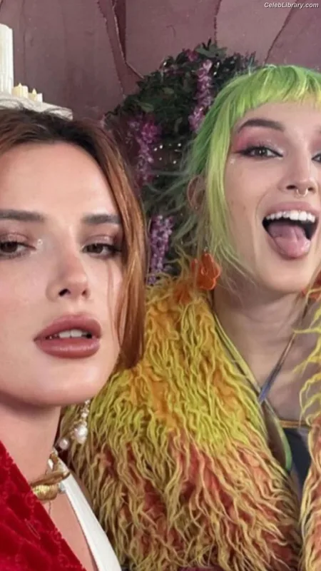 Bella Thorne photo 20 of 3680