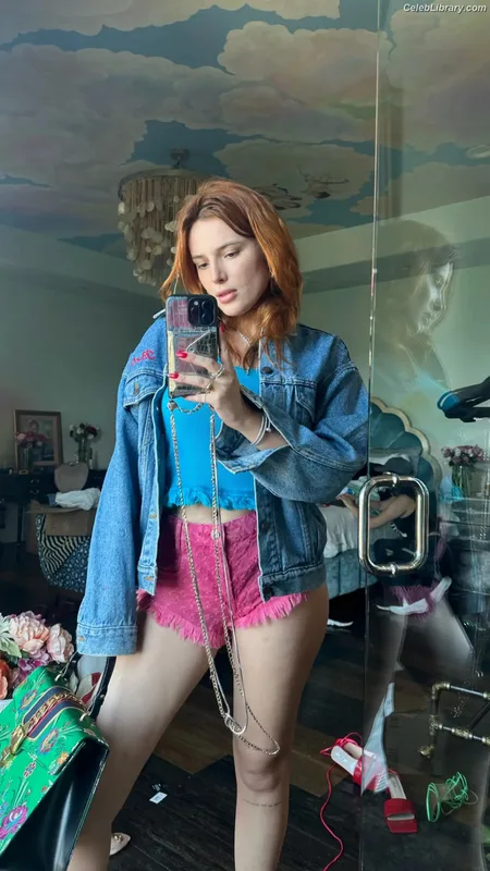 Bella Thorne photo 3 of 3680