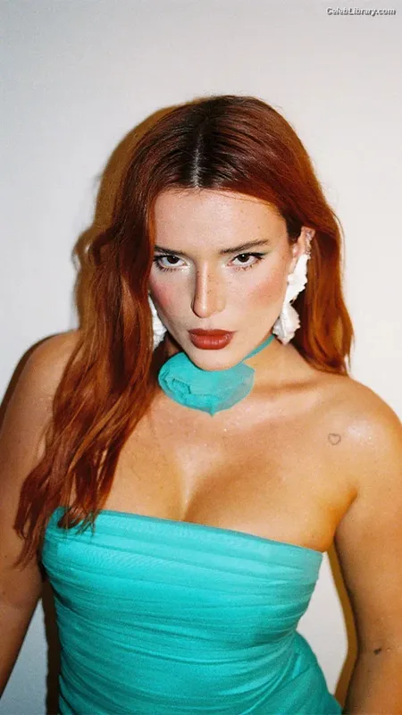 Bella Thorne photo 10 of 3680