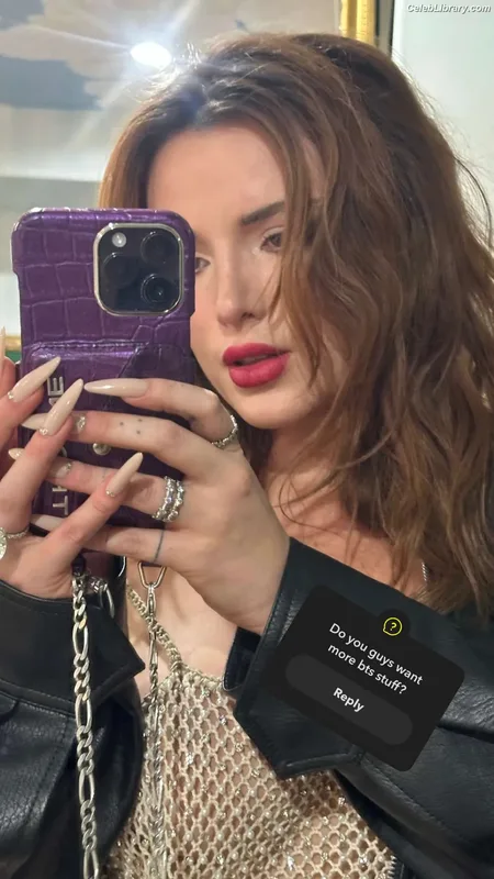 Bella Thorne photo 13 of 3680