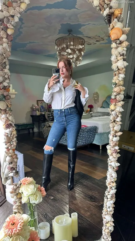 Bella Thorne photo 14 of 3680