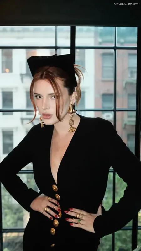 Bella Thorne photo 15 of 3680